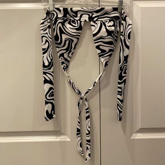 Black and white swirl bikini top - Picture 1 of 1